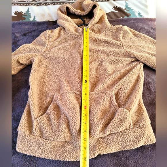 Sherpa looking zip up hoodie. - Picture 7 of 8